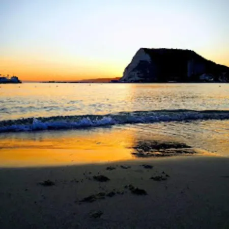 Stunning Beach Apart-sleeps 5! Pool & Sea Views! Apartment Kavarna