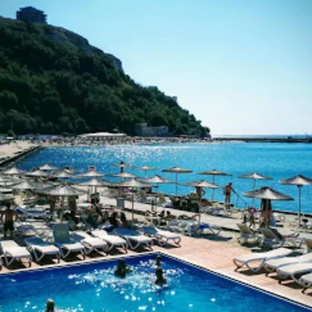 Apartment Stunning Beach Apart-sleeps 5! Pool & Sea Views! *